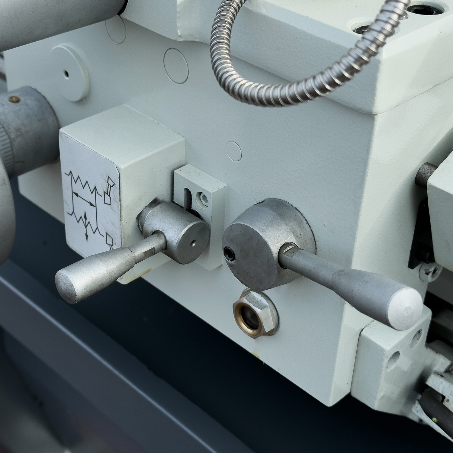 SPZ-1000 универсальный токарный станок с УЦИ