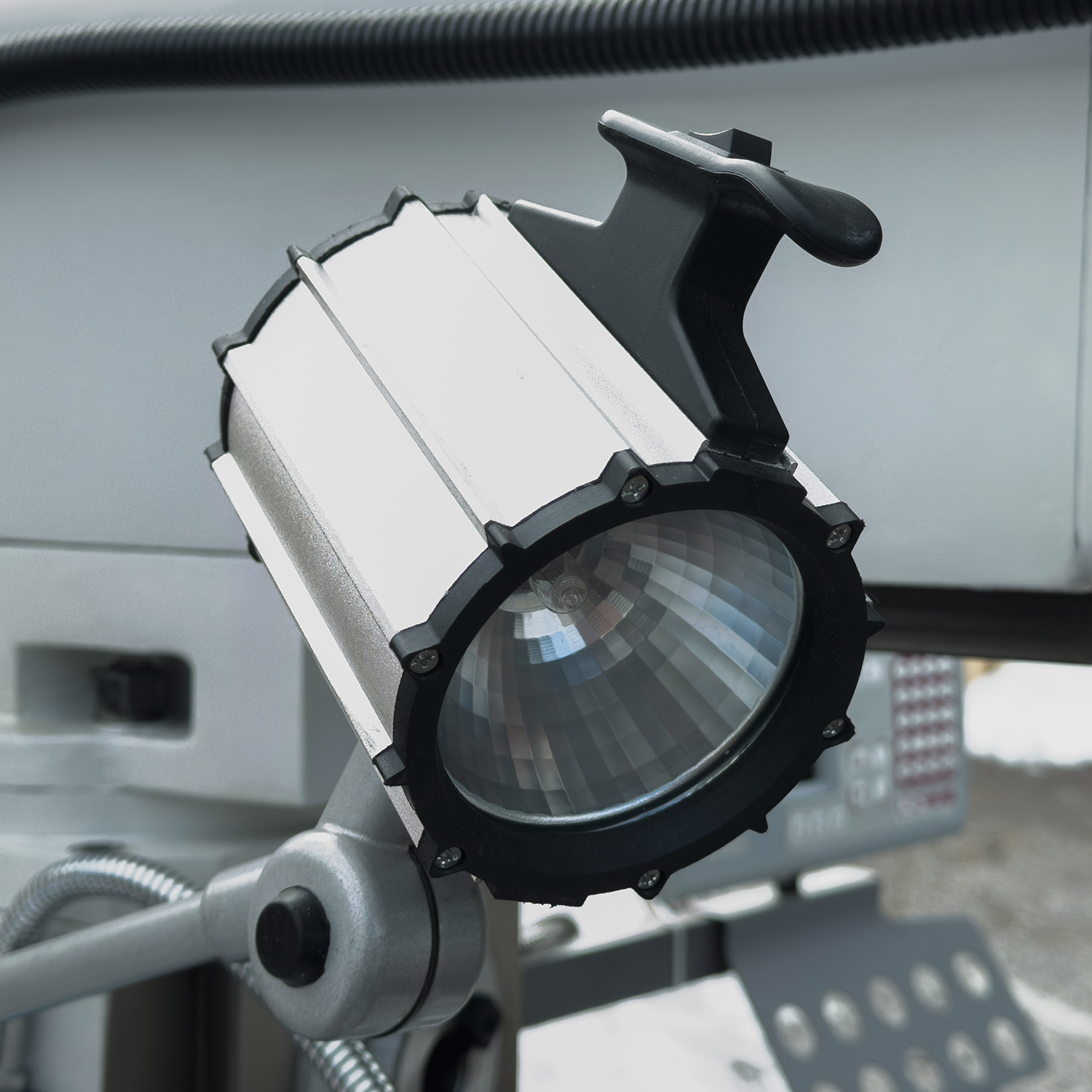 FHV-50PD универс. фрезерный станок с цифр. измер.