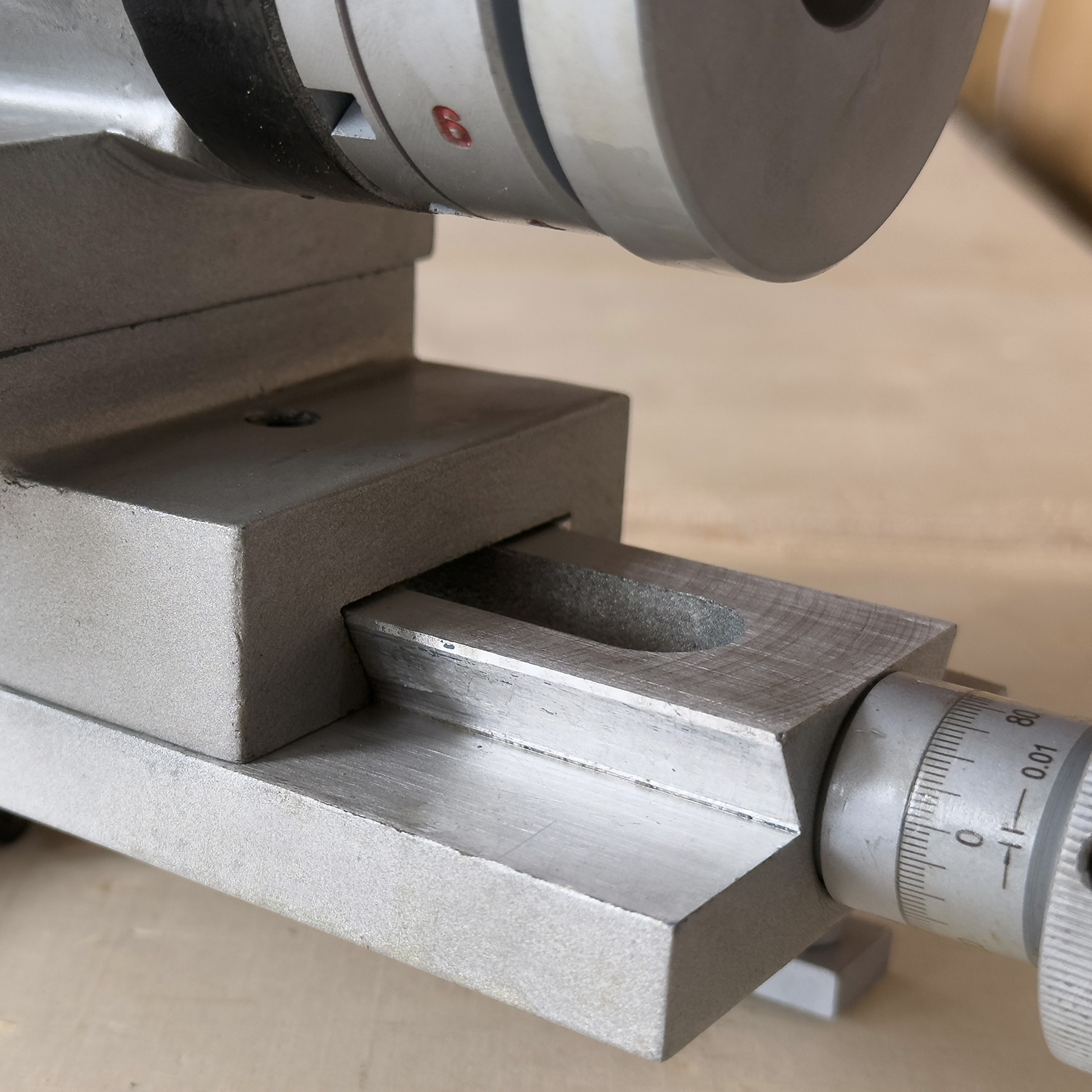 Приспособление для заточки инструмента с делительной головкой к ON-220