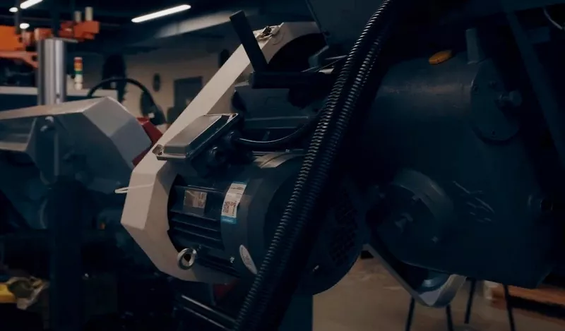 Автоматический ленточнопильный станок по металлу колонного типа IRONMAC CUT-700CHA