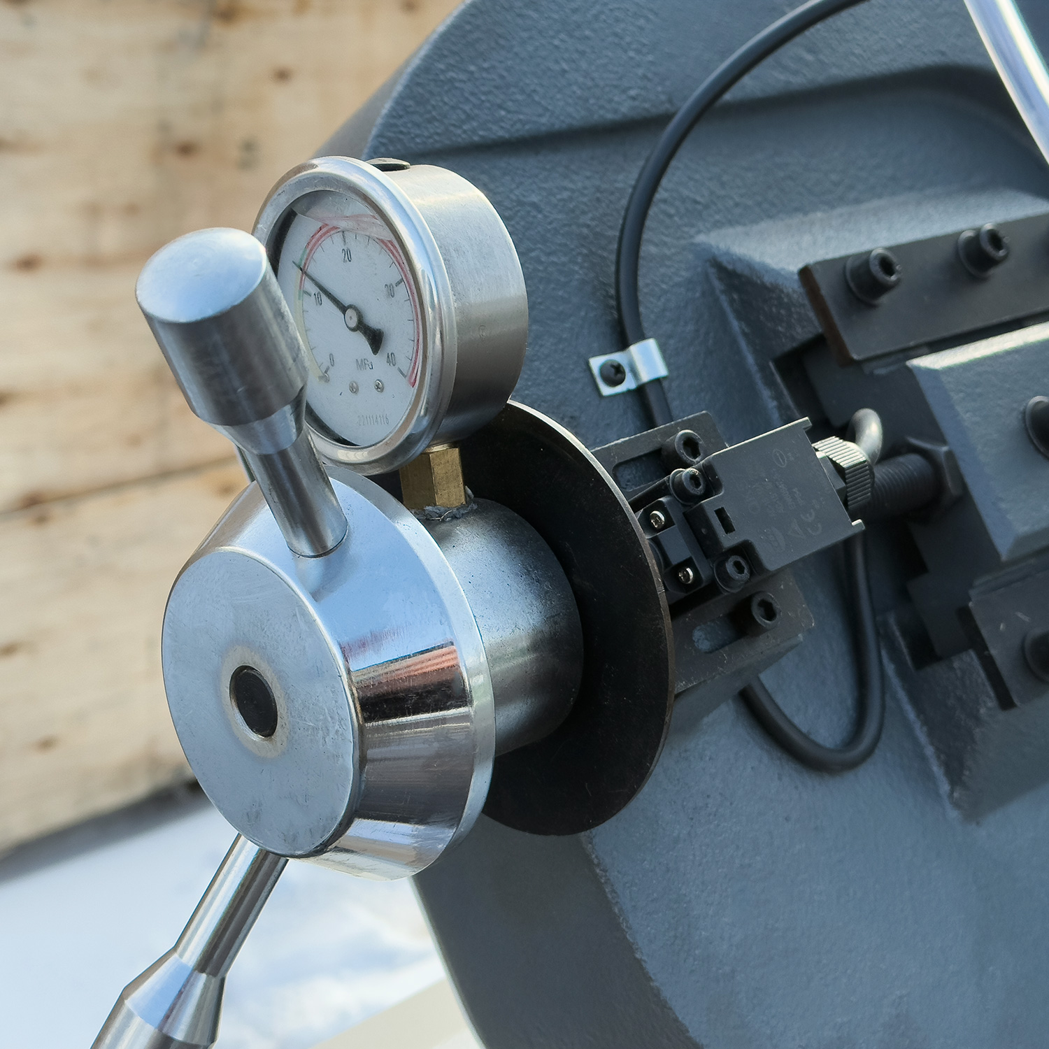 PPS-270HPA полуавтоматический ленточнопильный станок по металлу