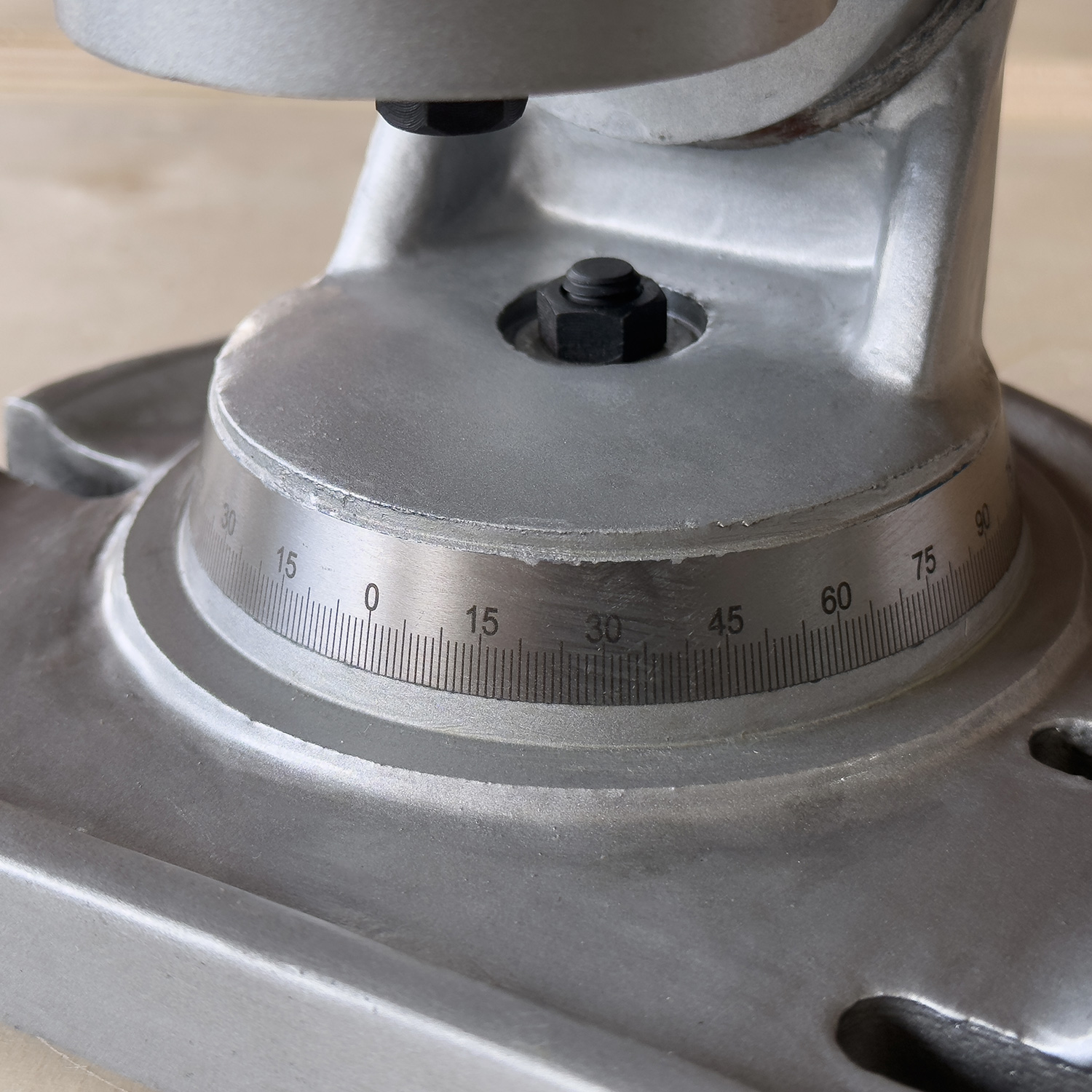 Приспособление для заточки инструмента к ON-220