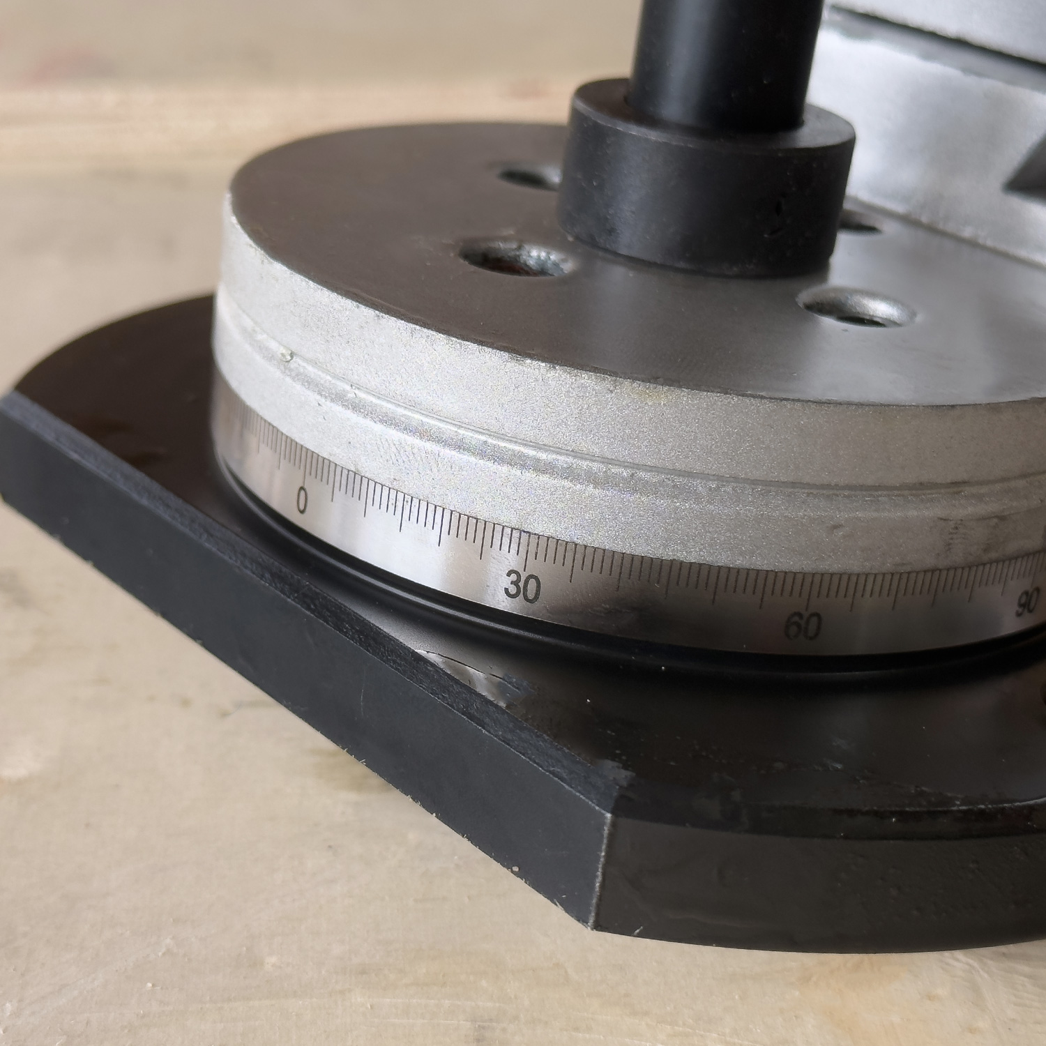 Приспособление для заточки инструмента с делительной головкой к ON-220