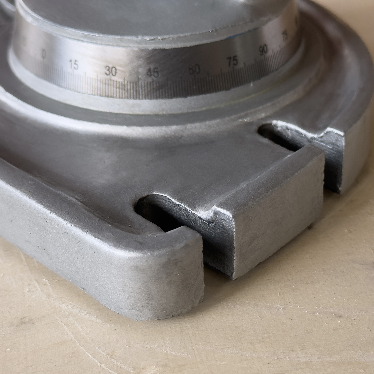 Приспособление для заточки инструмента к ON-220