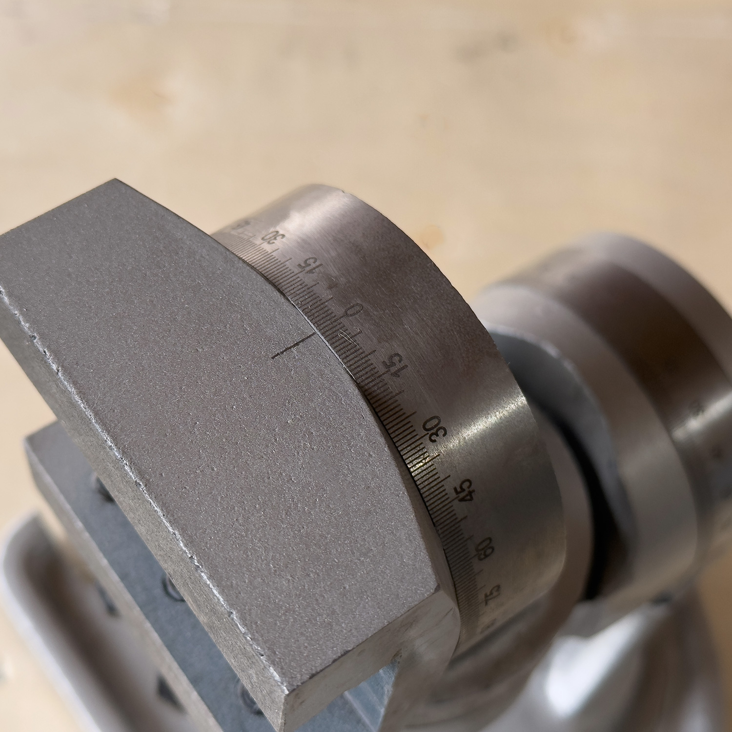 Приспособление для заточки инструмента к ON-220