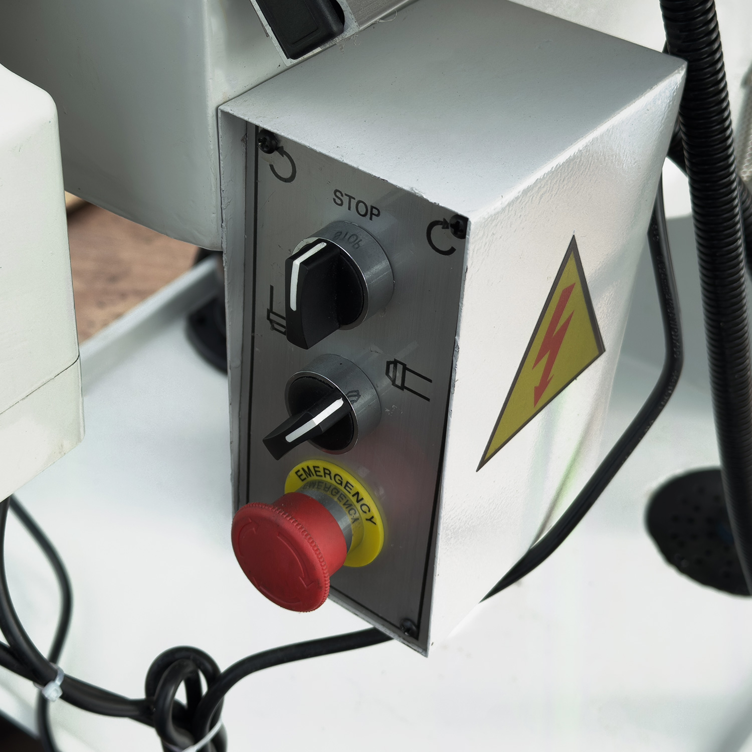 FHV-50PD универс. фрезерный станок с цифр. измер.