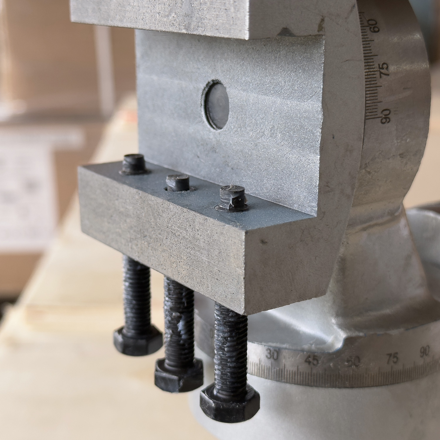 Приспособление для заточки инструмента к ON-220