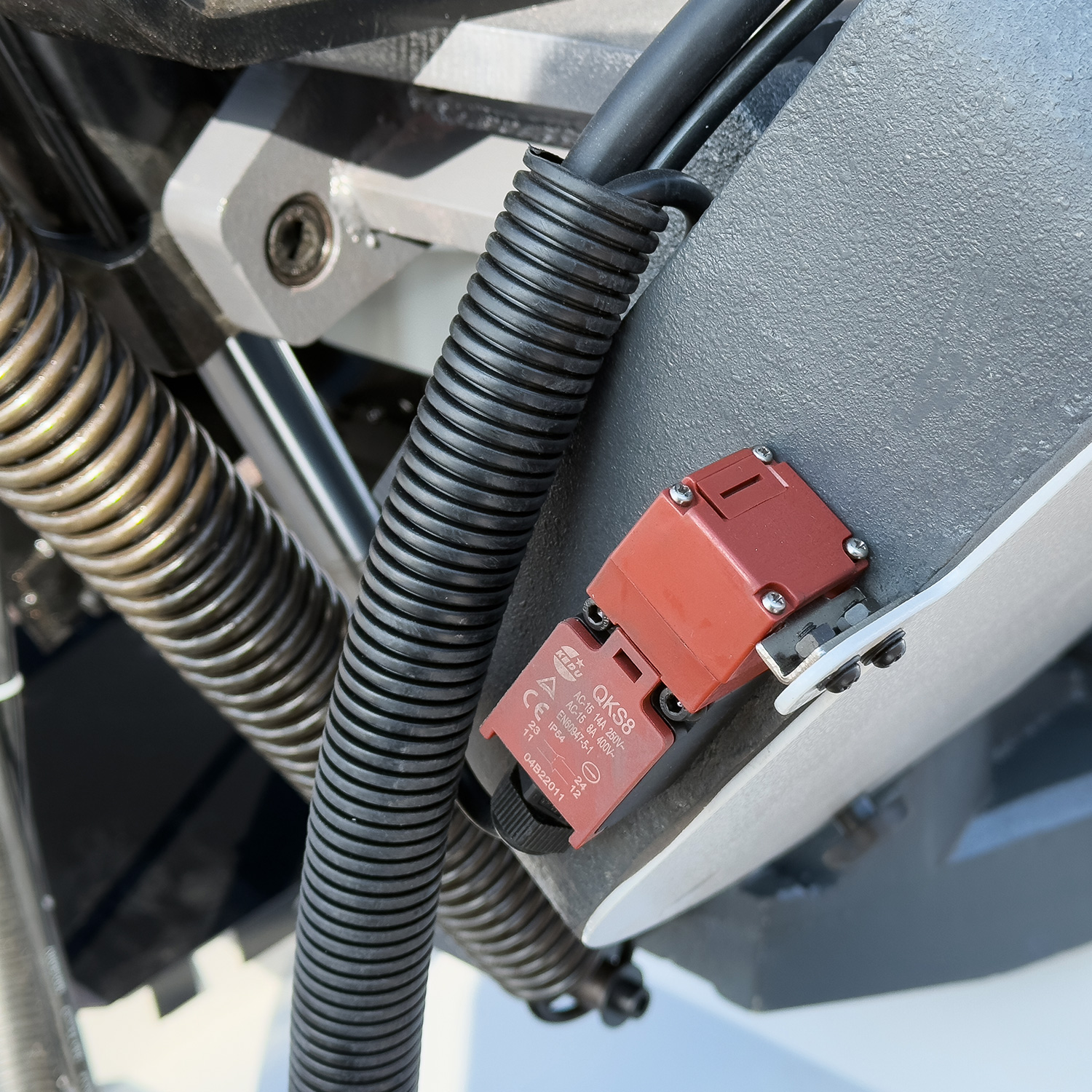 PPS-270HPA полуавтоматический ленточнопильный станок по металлу