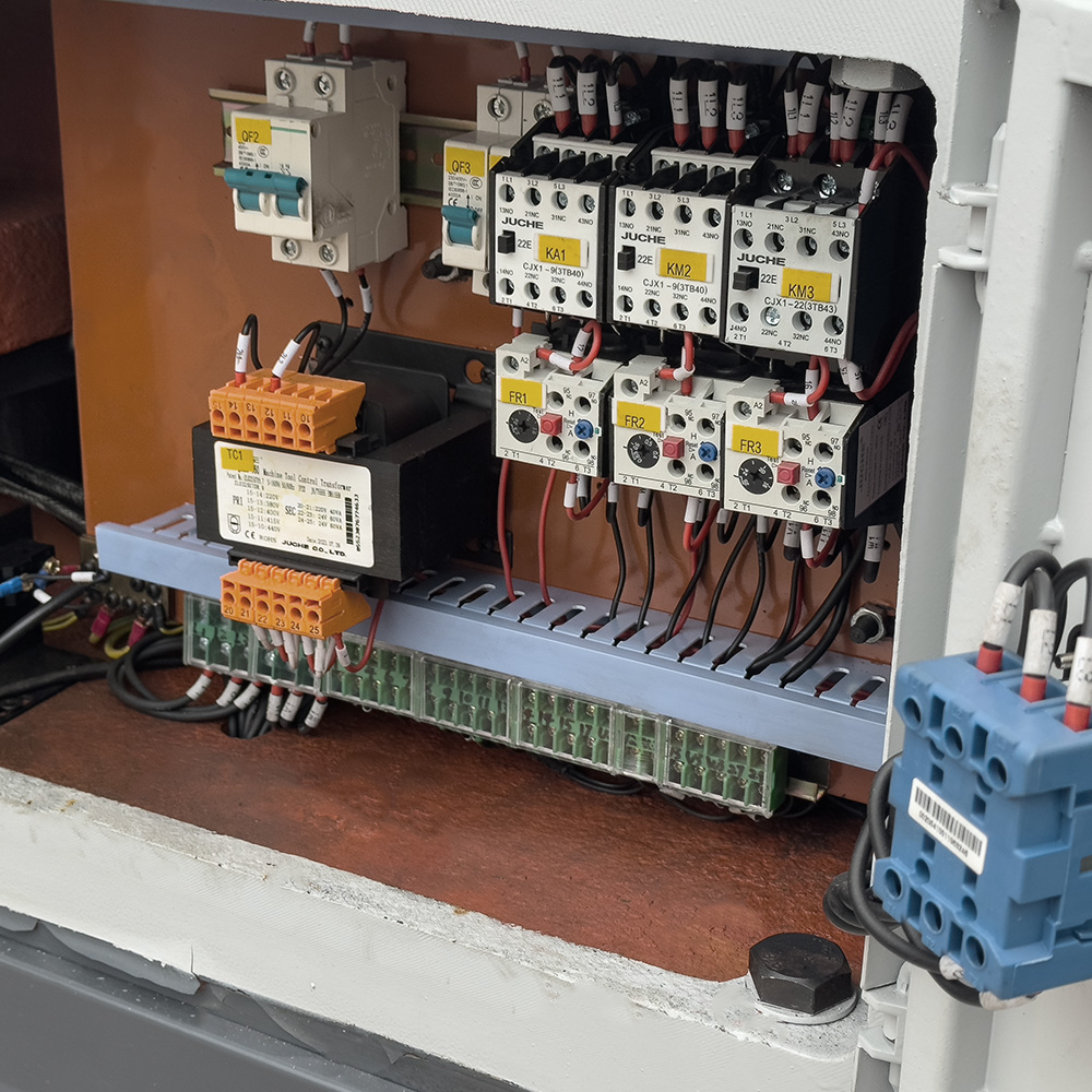 SPV-1500/500 универсальный токарный станок  с УЦИ