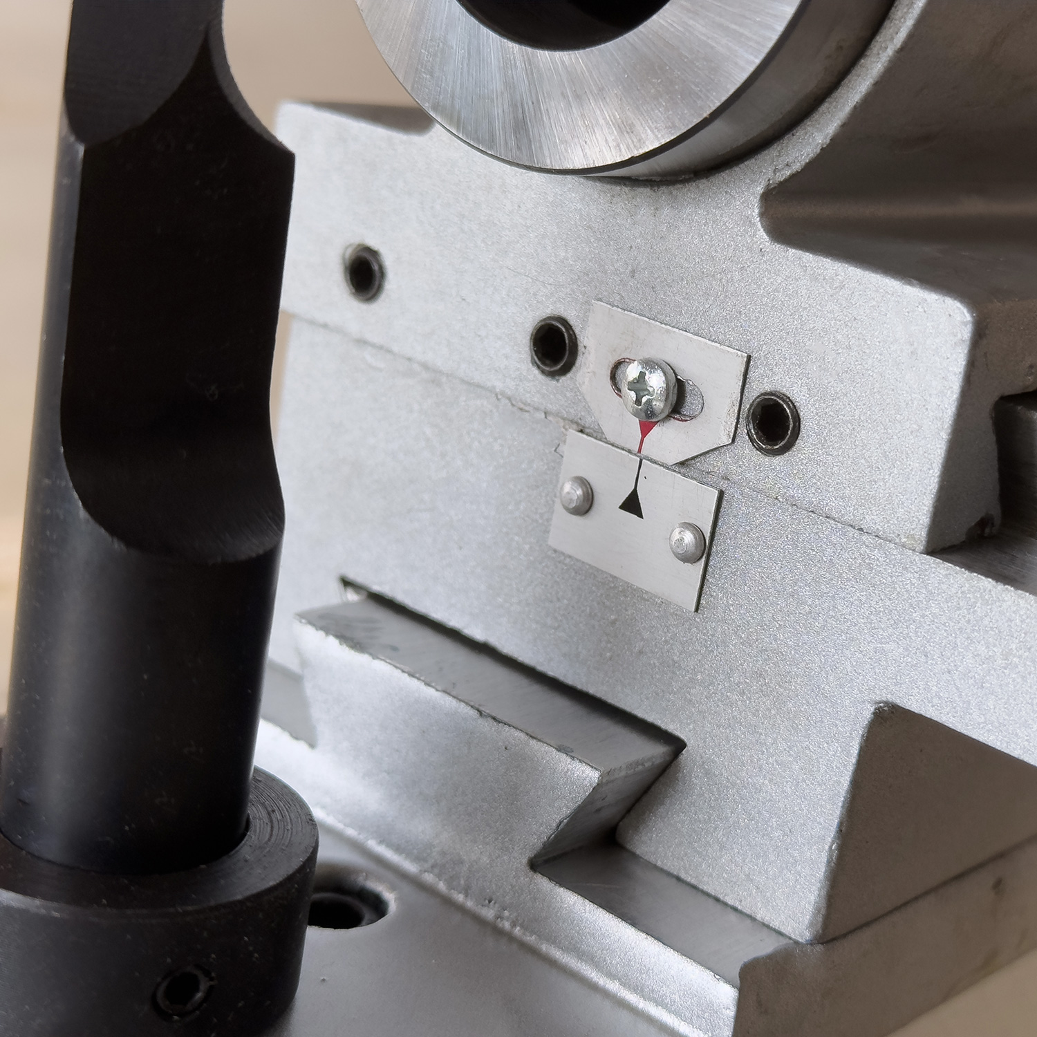 Приспособление для заточки инструмента с делительной головкой к ON-220