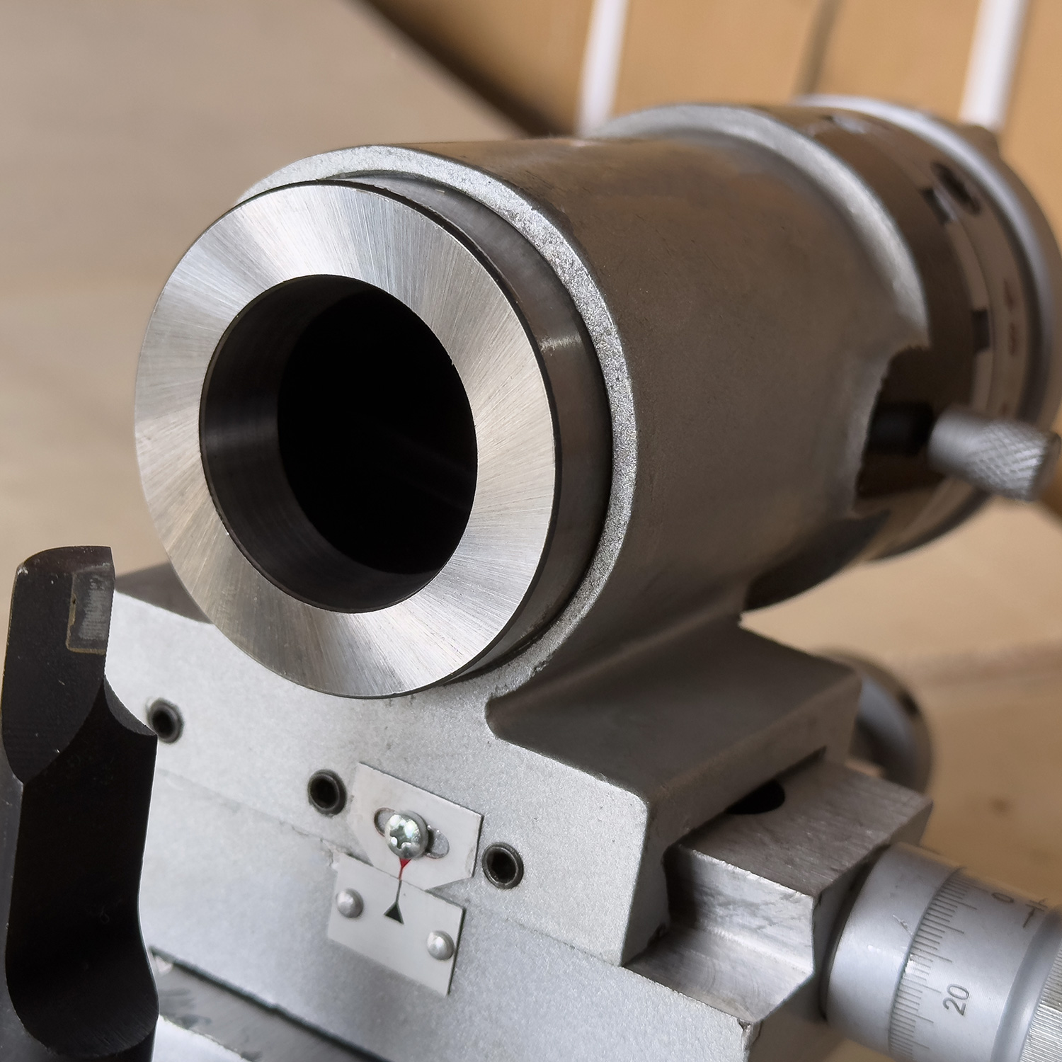 Приспособление для заточки инструмента с делительной головкой к ON-220