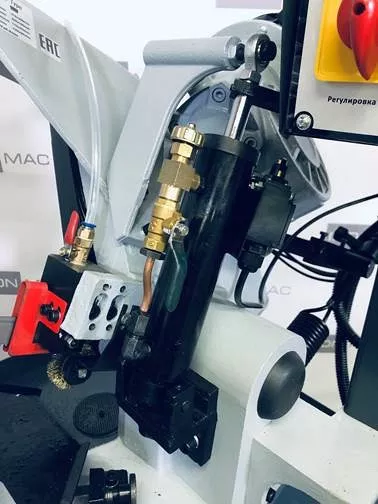 Ручной ленточнопильный станок IRONMAC CUT-220F Euro Type