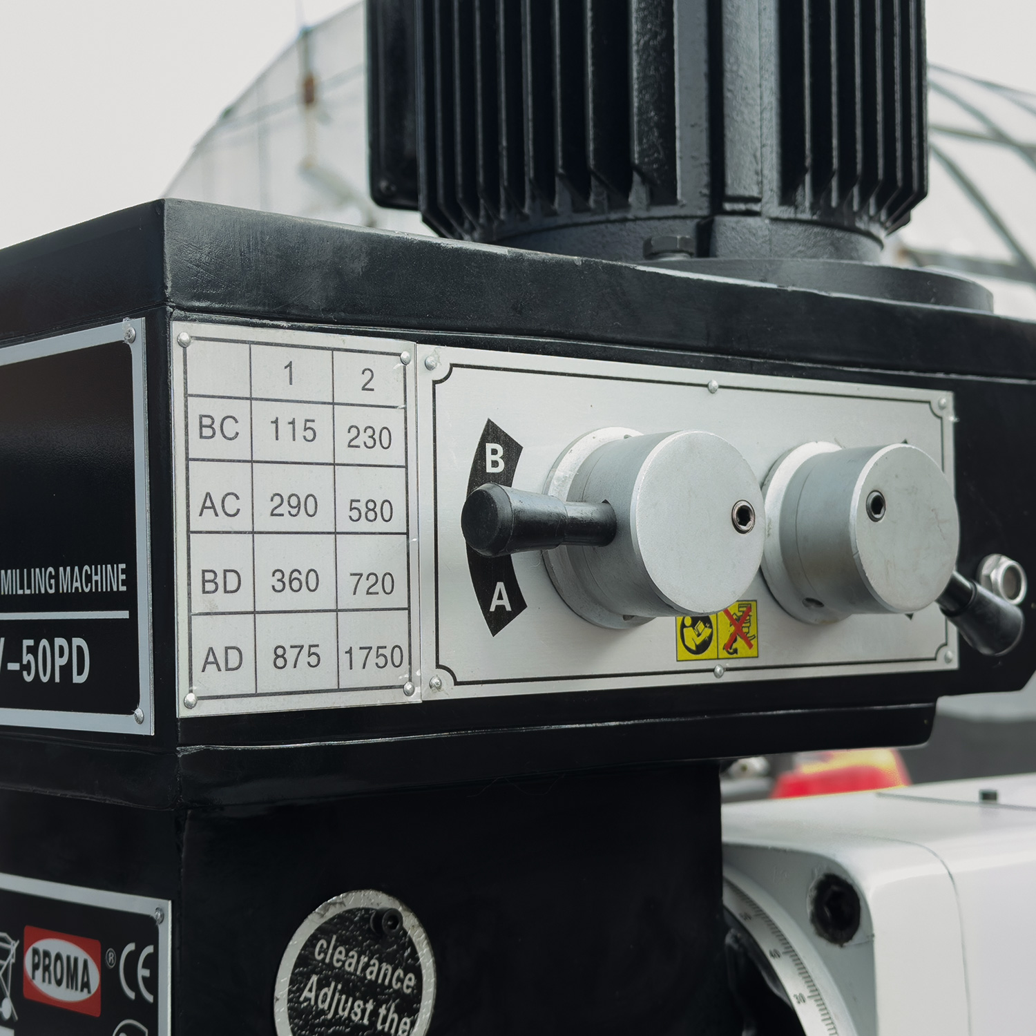 FHV-50PD универс. фрезерный станок с цифр. измер.