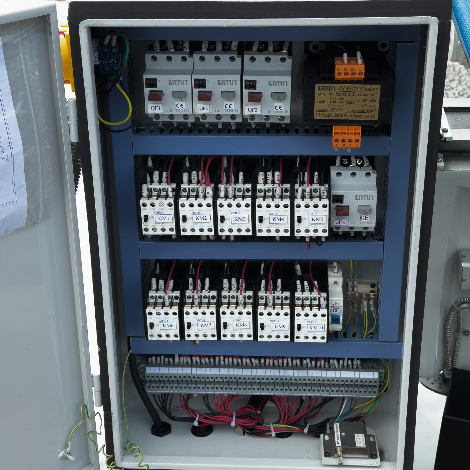 FHV-50PD универс. фрезерный станок с цифр. измер.