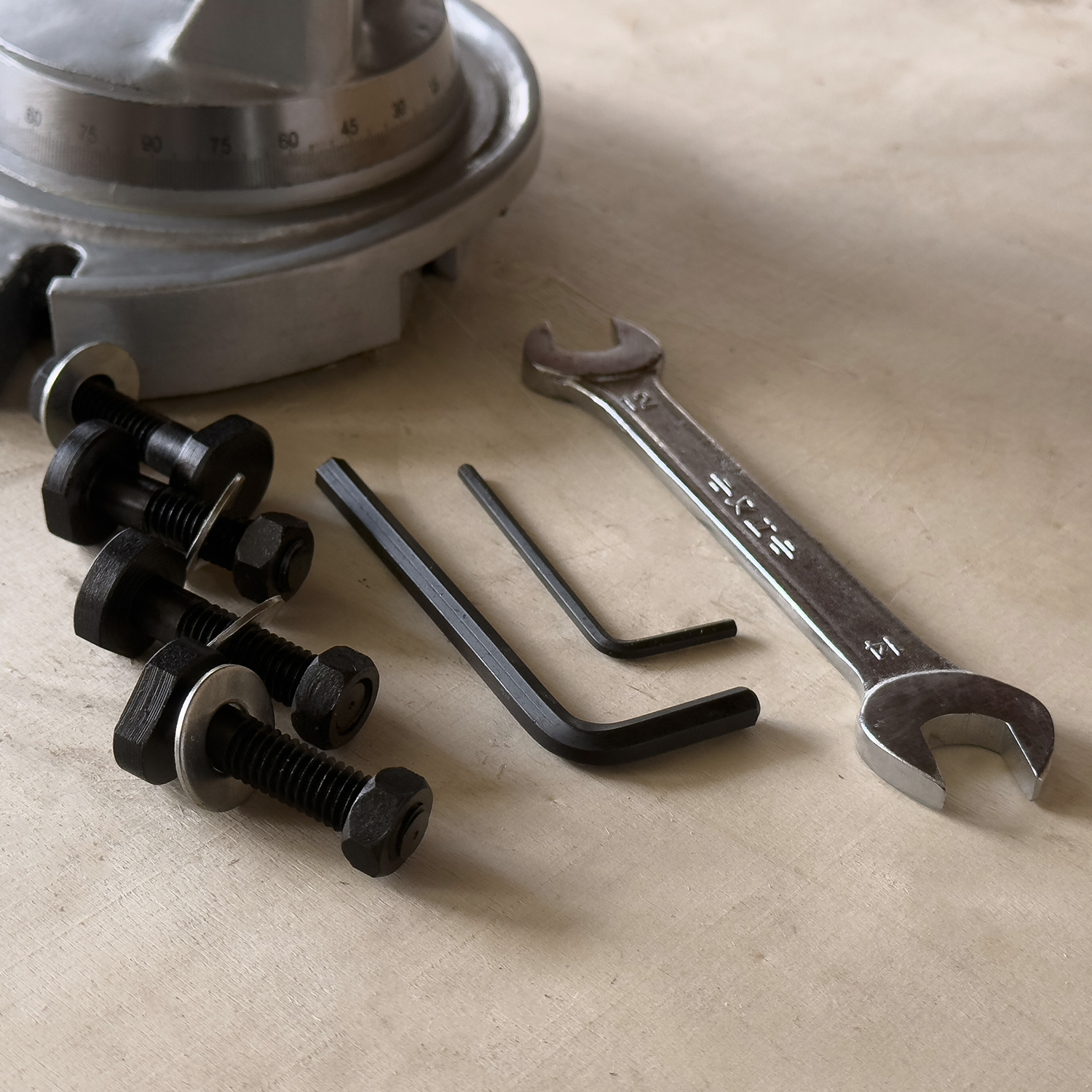 Приспособление для заточки инструмента к ON-220