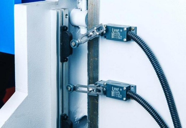 MetalTec HBM 30/1600 Листогибочные гидравлические прессы с контроллером E22